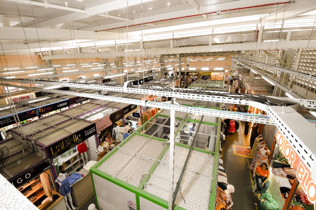 Vista aérea dos boxes e corredores do Casarão de Fátima